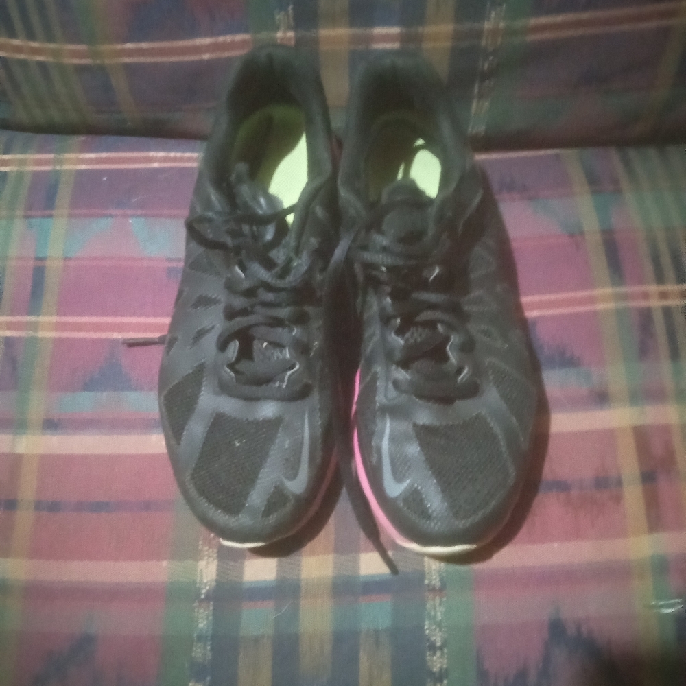 Nikes - Picture 2 of 2